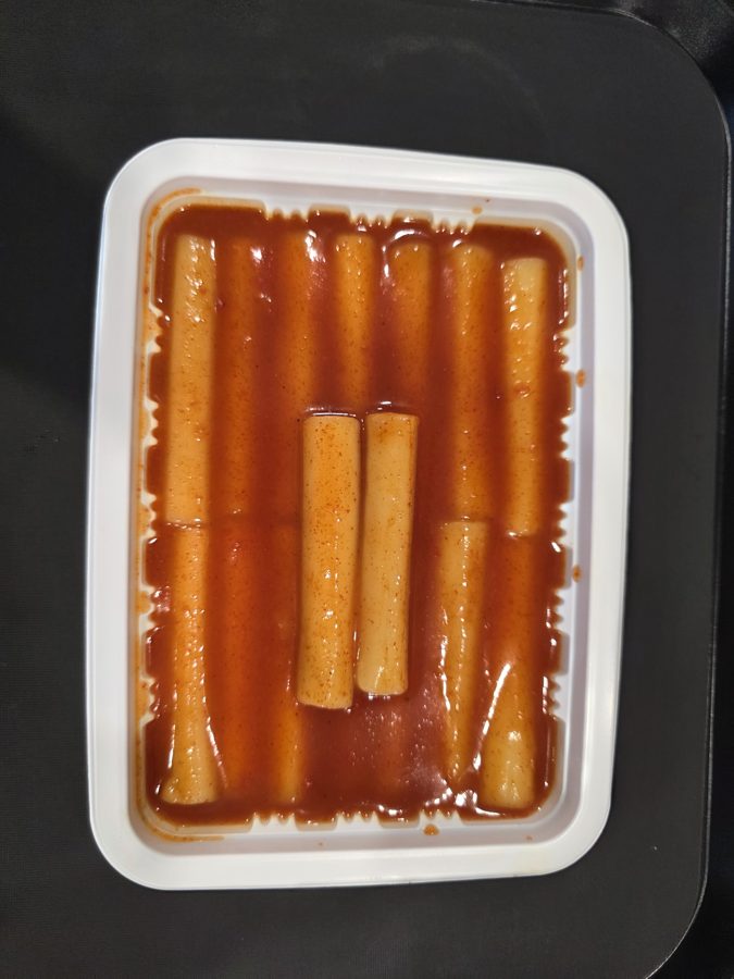 포장 용기에 담은 떡볶이